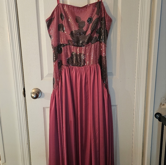 Hutch Gown, long dress. Used once, in great condition! Size 10, pink. - Picture 4 of 4